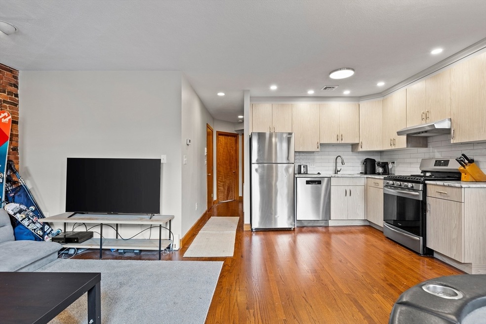 263 North St unit 3, Boston, MA 02113 - photo 1