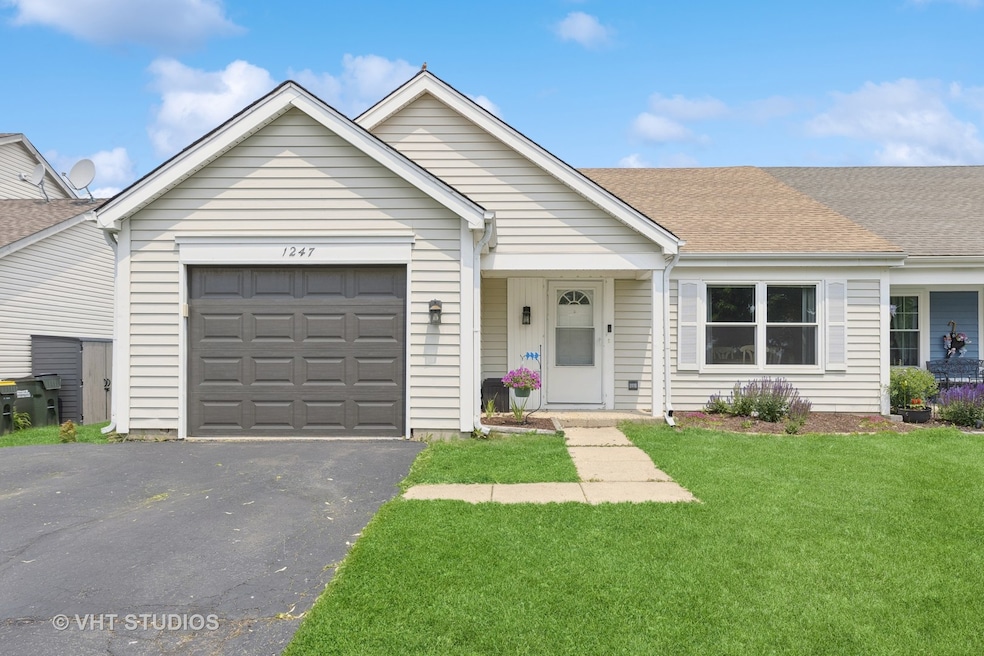 1247 Trinity Dr, Carol Stream, IL 60188 - photo 1