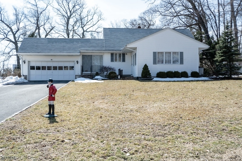 19 Robin Hood Rd, Morris Plains, NJ 07950 - photo 1