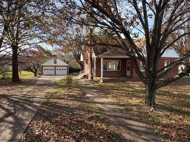 127 Roberta St, Narrows, VA 24124 - photo 1