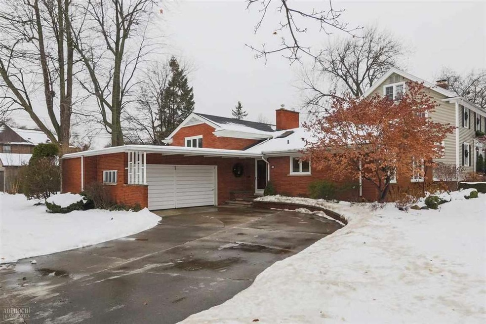 639 Rivard Blvd, Grosse Pointe, MI 48230 - photo 1