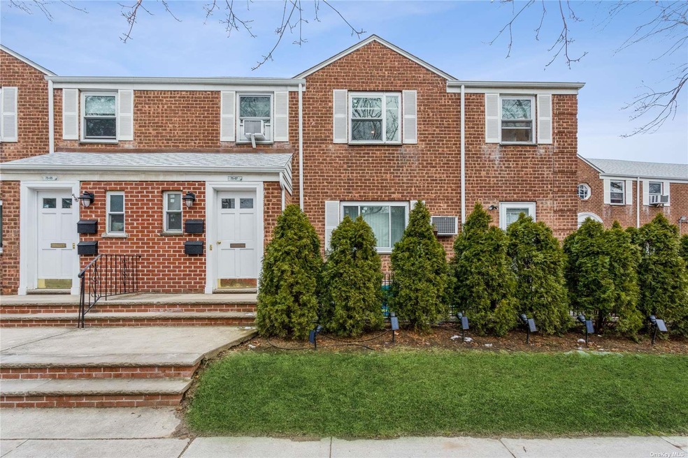 7507 255th St unit 2nd Fl, Glen Oaks, NY 11004 - photo 1