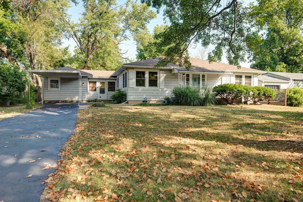 2125 E Wayland St, Springfield, MO 65804 - photo 1