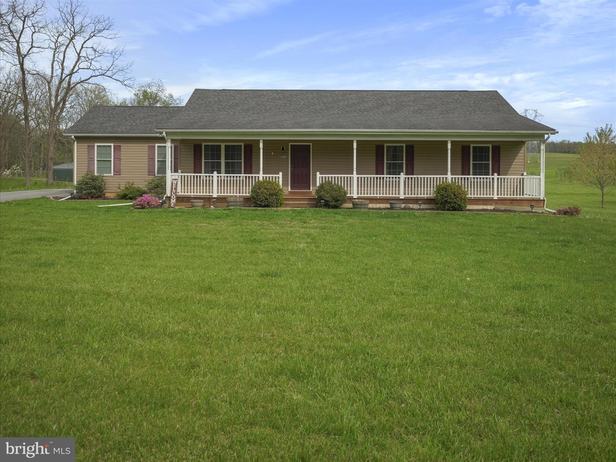 403 W Blakeley Dr, Charles Town, WV 25414 - photo 1