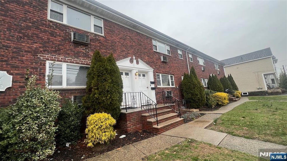 For Rent $2,350/month