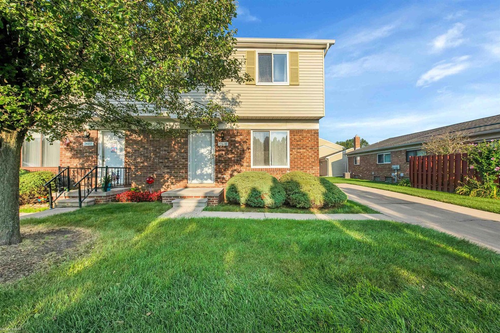 29451 W Brittany Ct unit 68, Roseville, MI 48066 - photo 1