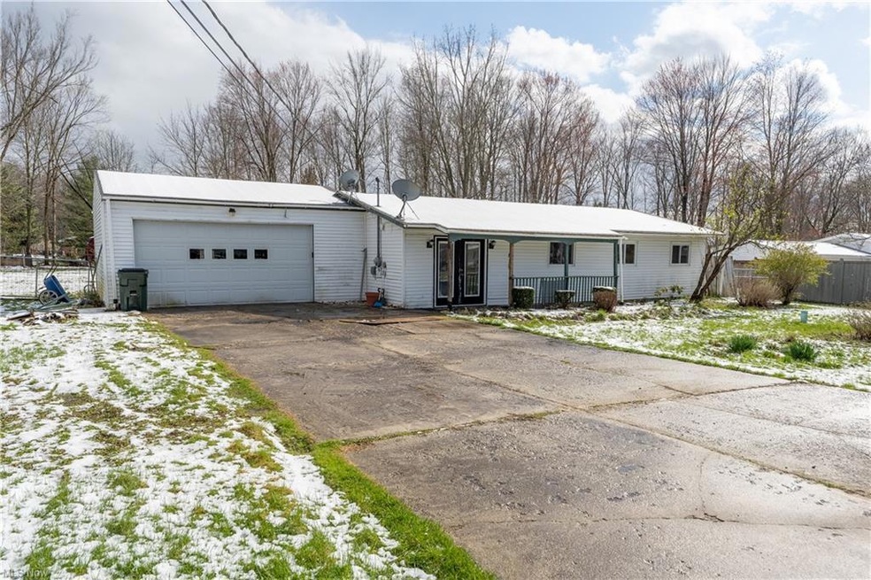 669 Robinhood Dr, Aurora, OH 44202 - photo 1