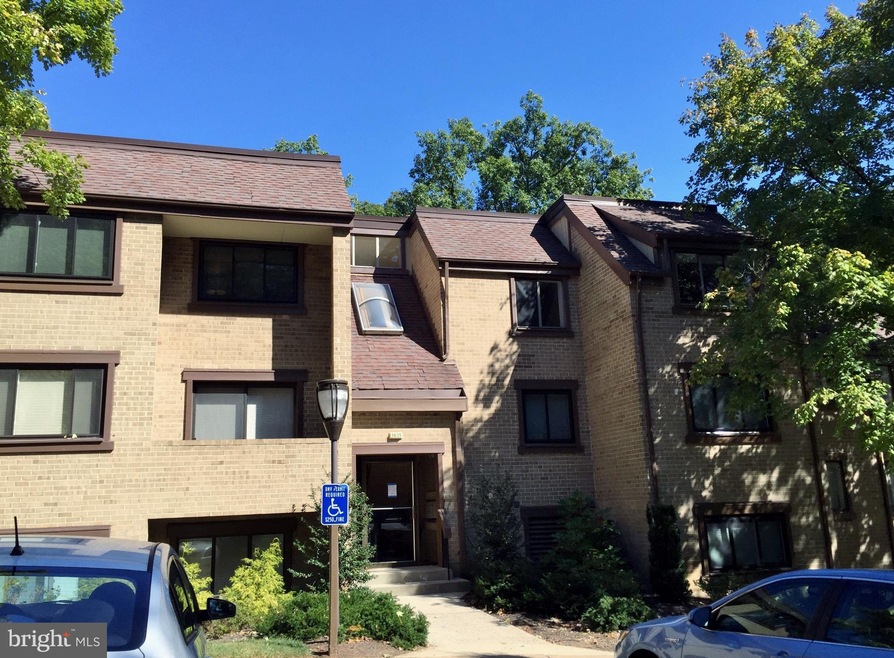 1635 Parkcrest Cir unit 301, Reston, VA 20190 - photo 1
