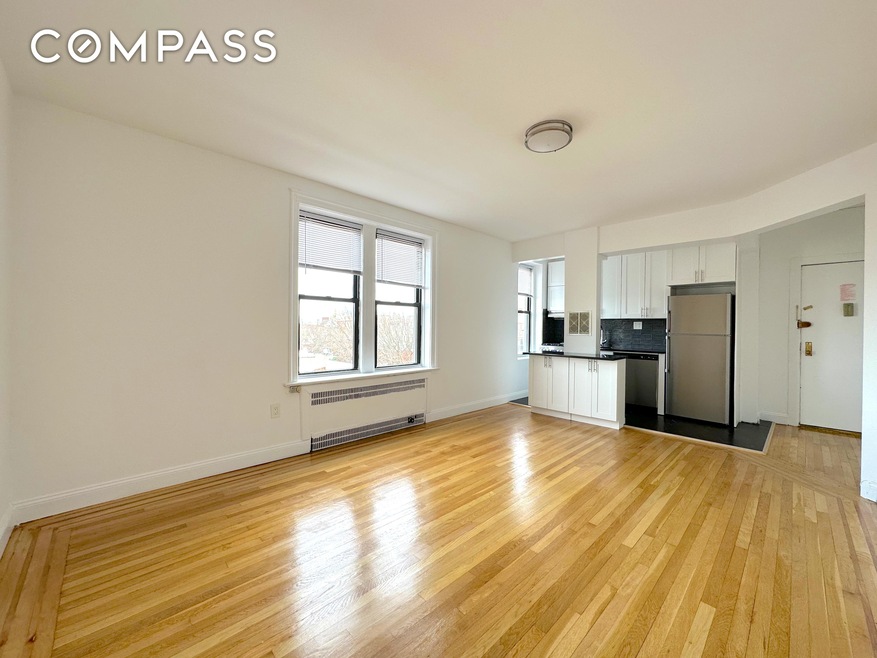 25-98 36th St unit 5-K, Astoria, NY 11103 - photo 1