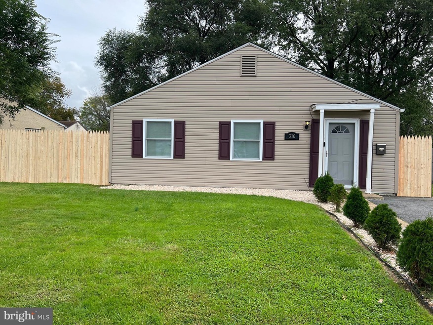 310 Martin Dr, New Castle, DE 19720 - photo 1