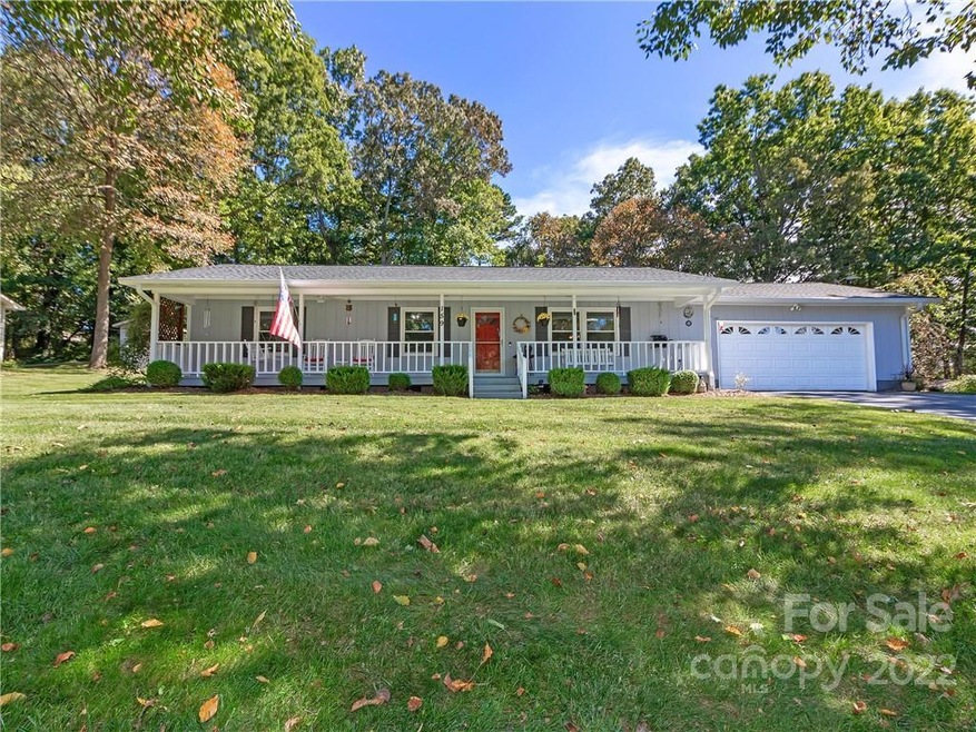 159 Atwood Dr, Hendersonville, NC 28792 - photo 1