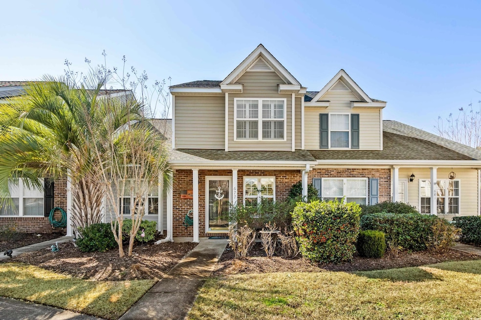 View of front facade with a front yard