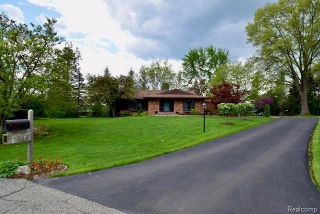 5387 Echo Rd, Bloomfield Hills, MI 48302 - photo 1