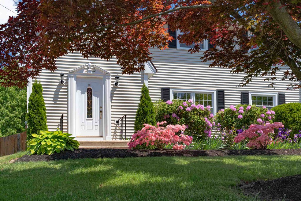 238 E Dunstable Rd, Nashua, NH 03062 - photo 1