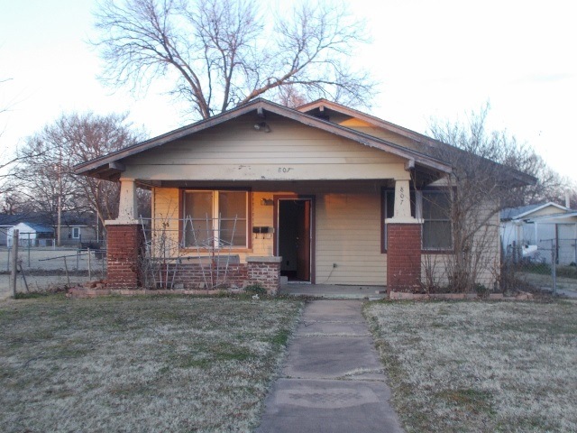 807 W Hickory Ave, Duncan, OK 73533 - photo 1