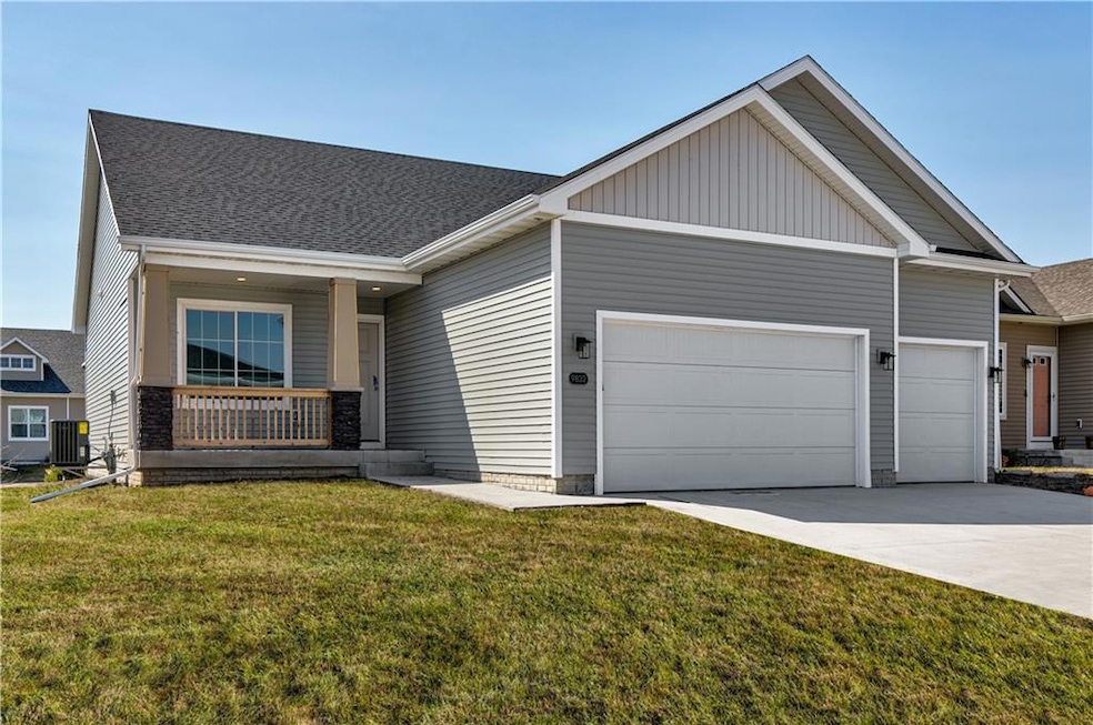 9832 Thorton Dr, Johnston, IA 50131 - photo 1