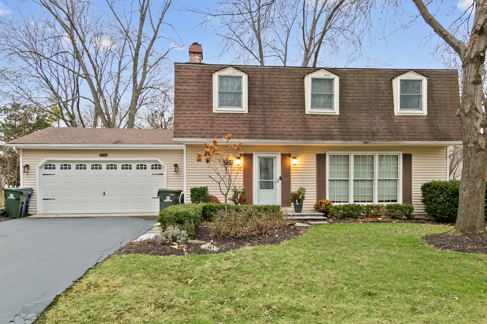 1735 Fender Rd, Naperville, IL 60565 - photo 1