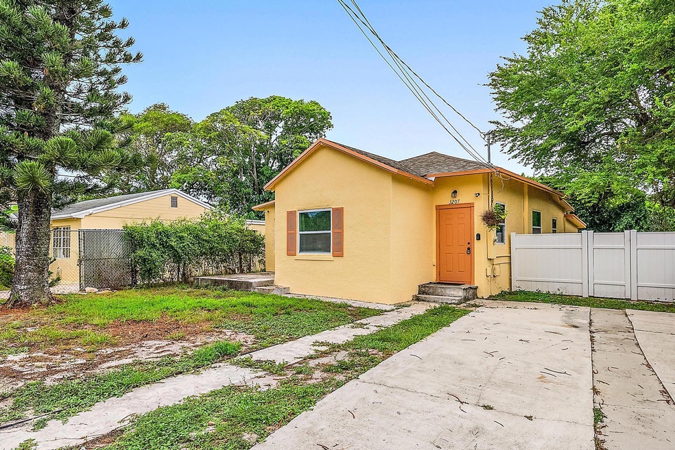 3207 Pinewood Ave, West Palm Beach, FL 33407 - photo 1