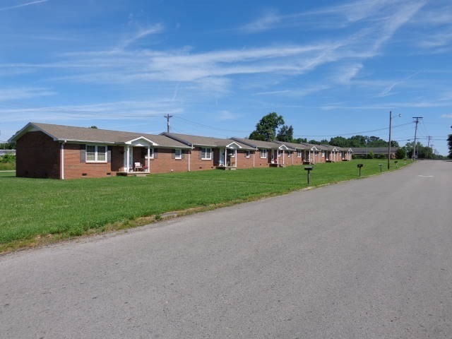 704 Neely Ave, Shelbyville, TN 37160 - photo 1