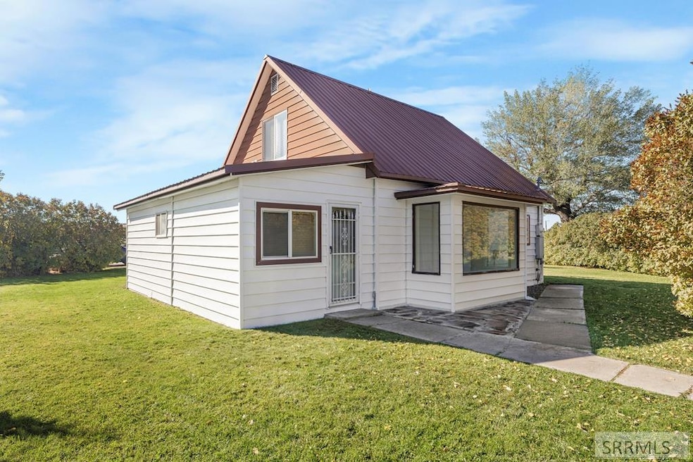 590 Park Ave, Arco, ID 83213 - photo 1