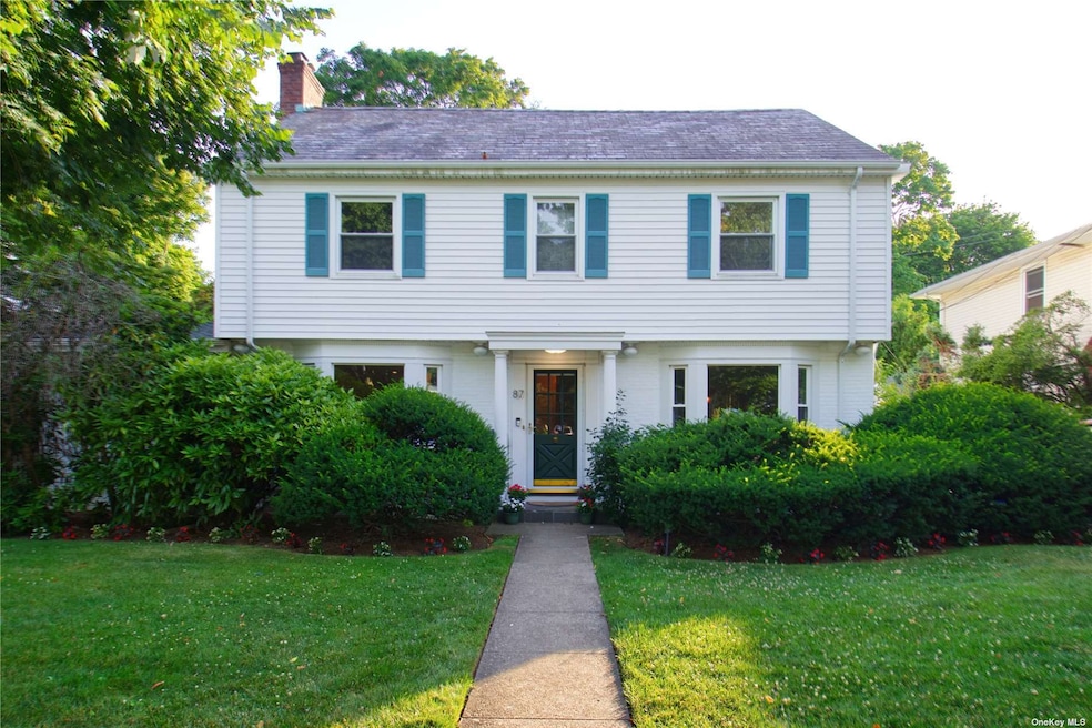 87 Saint Pauls Rd N, Hempstead, NY 11550 - photo 1