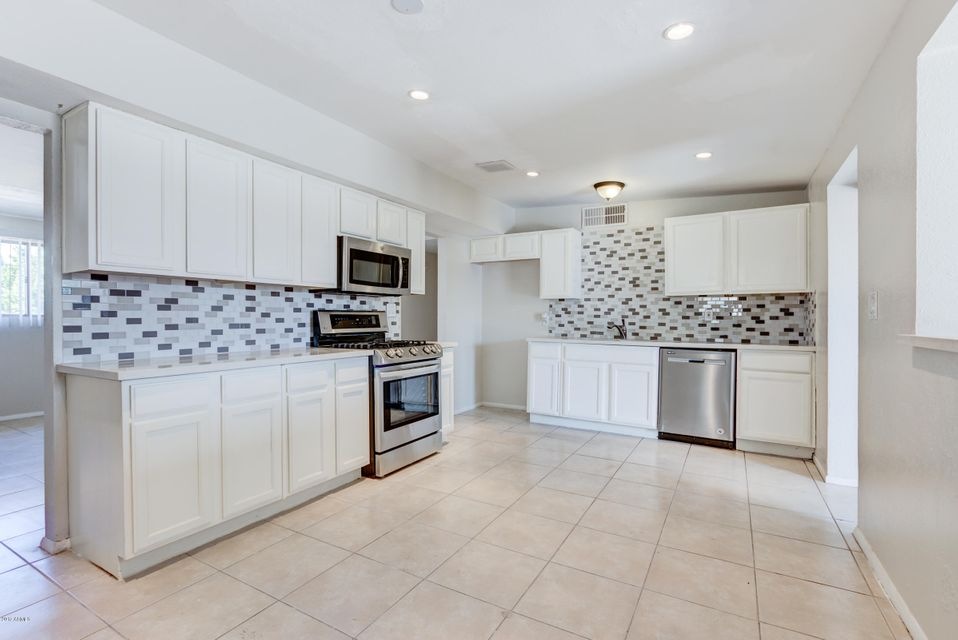 1341 W 6th Dr-13