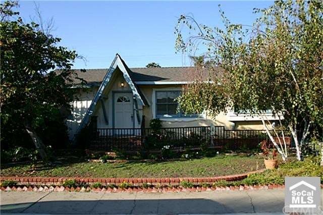 Nice curb appeal on interior tract street