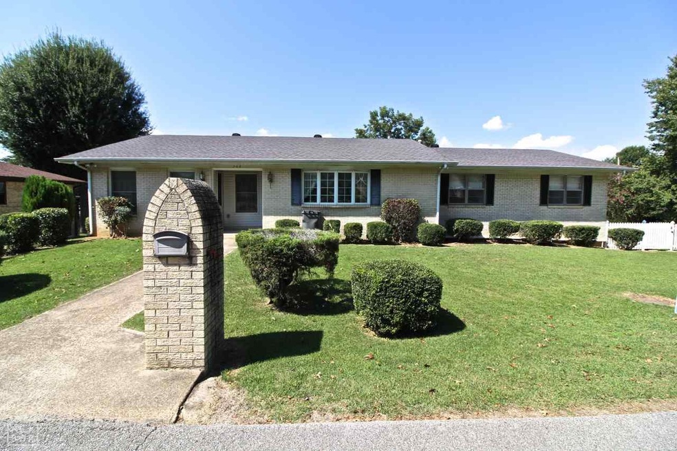 208 Keasler Dr, Paragould, AR 72450 - photo 1