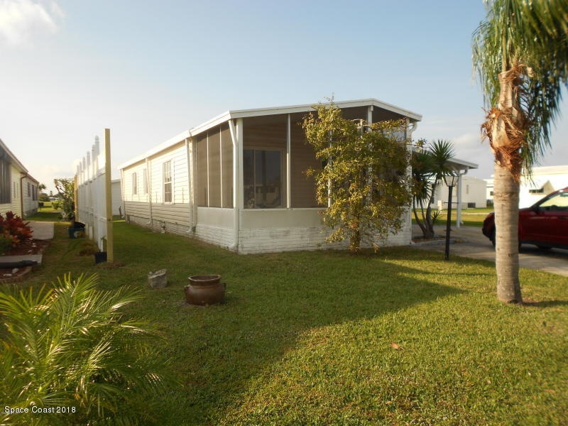 916 Periwinkle Cir, Sebastian, FL 32976 - photo 1