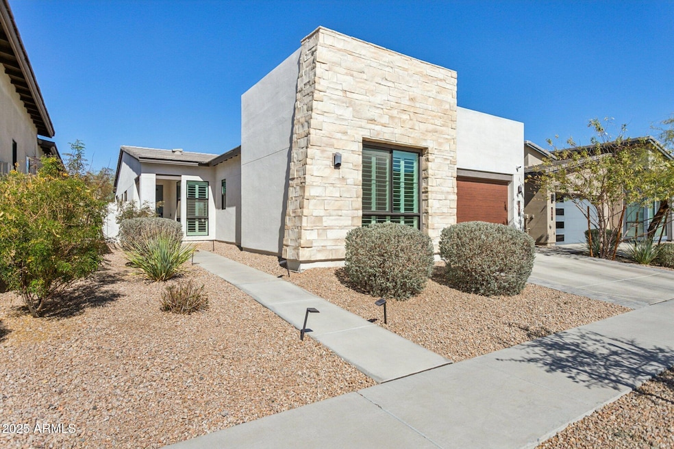 3-web-or-mls-942-e-paseo-way