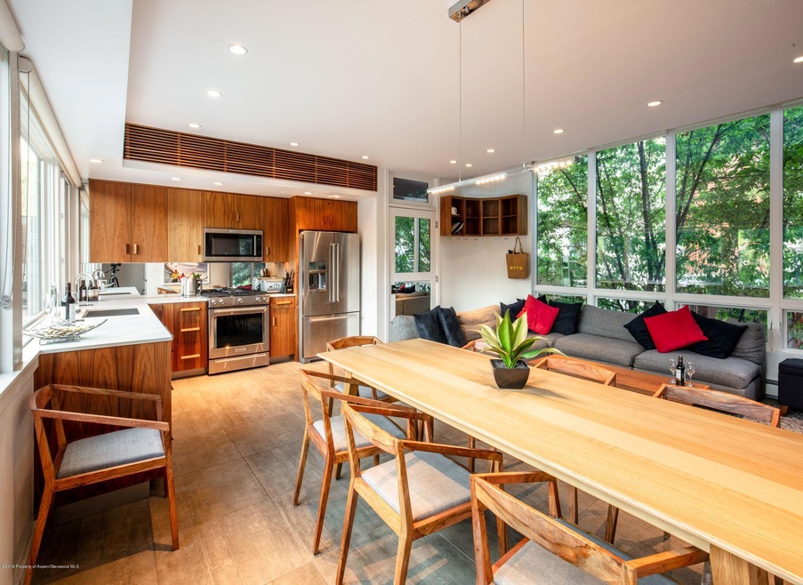 623 S. Monarch -7-M