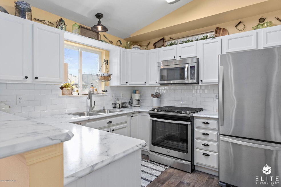 Gorgeous Fully Updated Kitchen