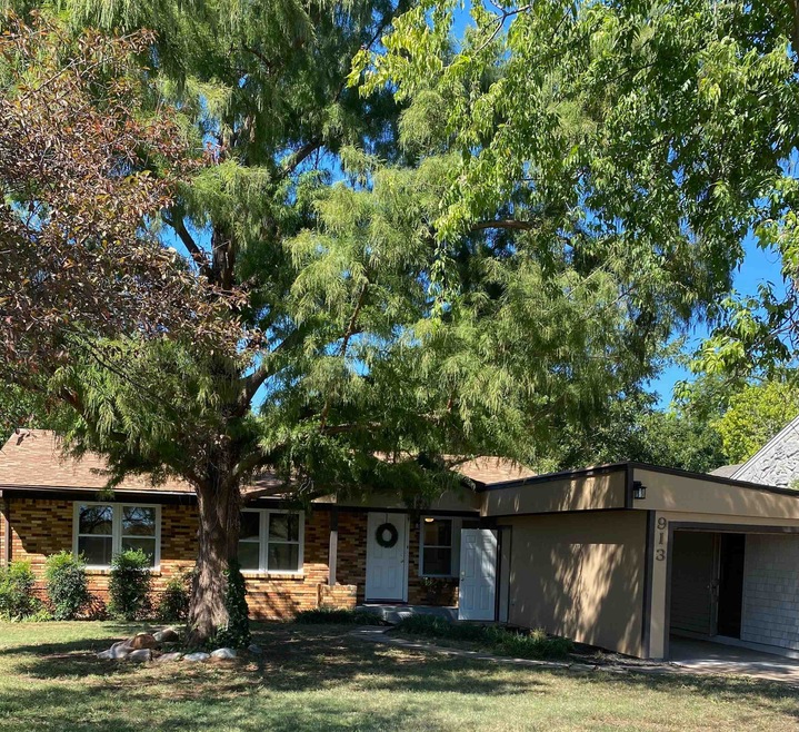913 Devonwood Ave, Duncan, OK 73533 - photo 1