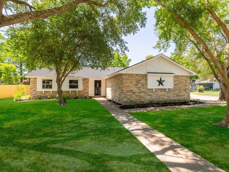 5423 Holly View Dr, Houston, TX 77091 - photo 1