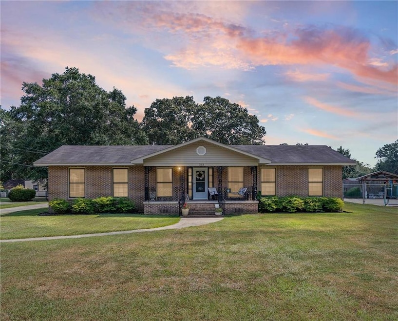 253 Autumn Dr, Saraland, AL 36571 - photo 1