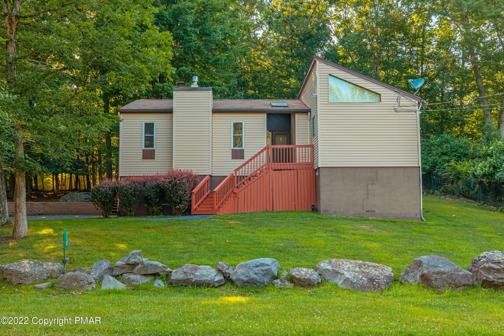 110 Sundew Dr, East Stroudsburg, PA 18301 - photo 1