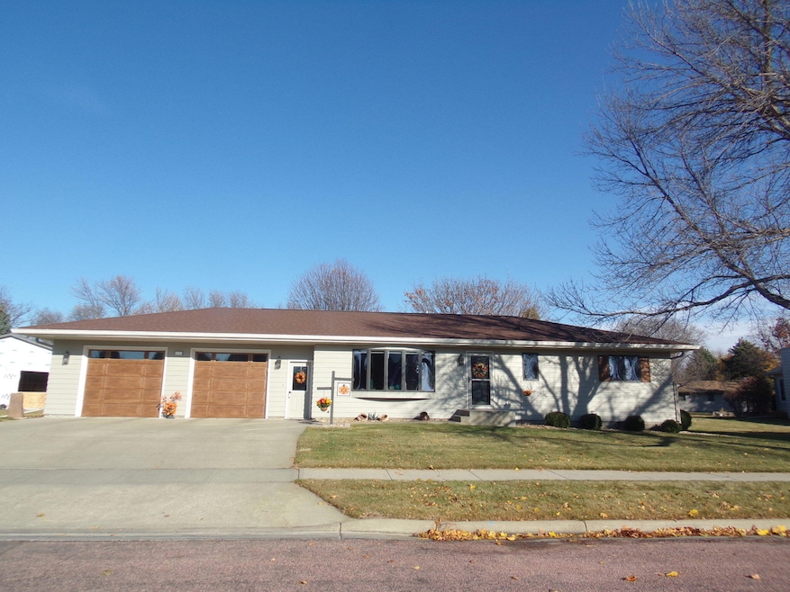 1316 Roland Ln, Mitchell, SD 57301 - photo 1