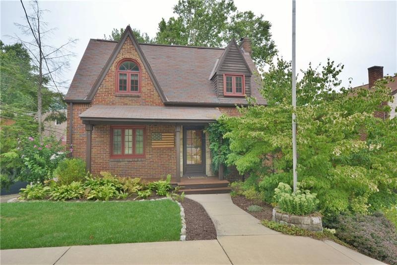 Welcome to 42 Glenburn - Convenient to Everything