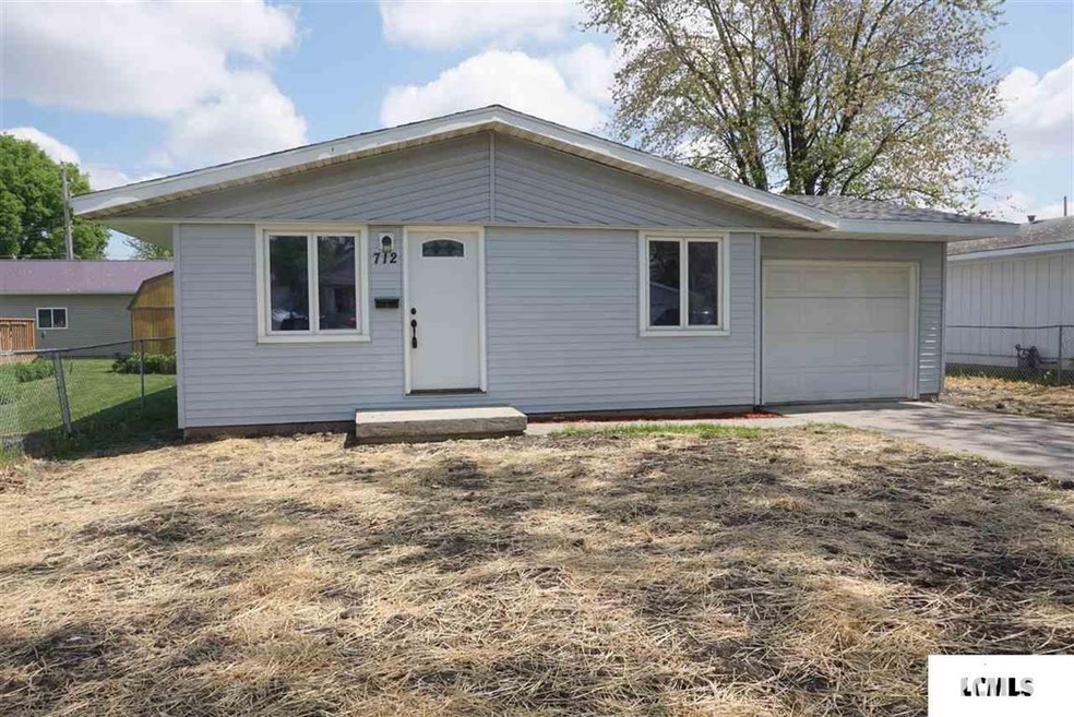 712 Oklahoma Ave, Lincoln, IL 62656 - photo 1