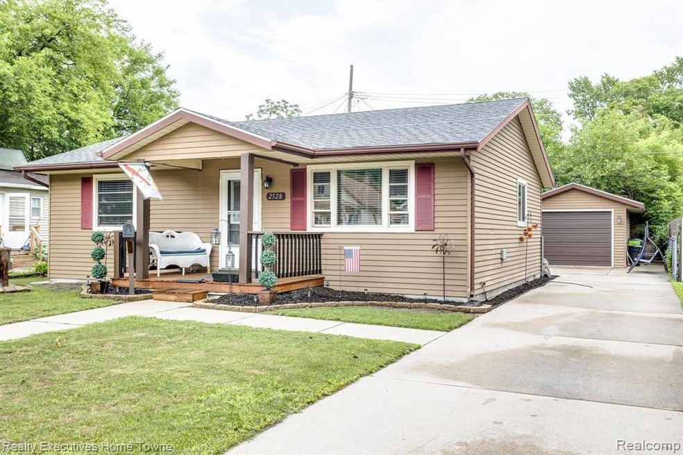 2528 Maple St (6 of 24).jpg