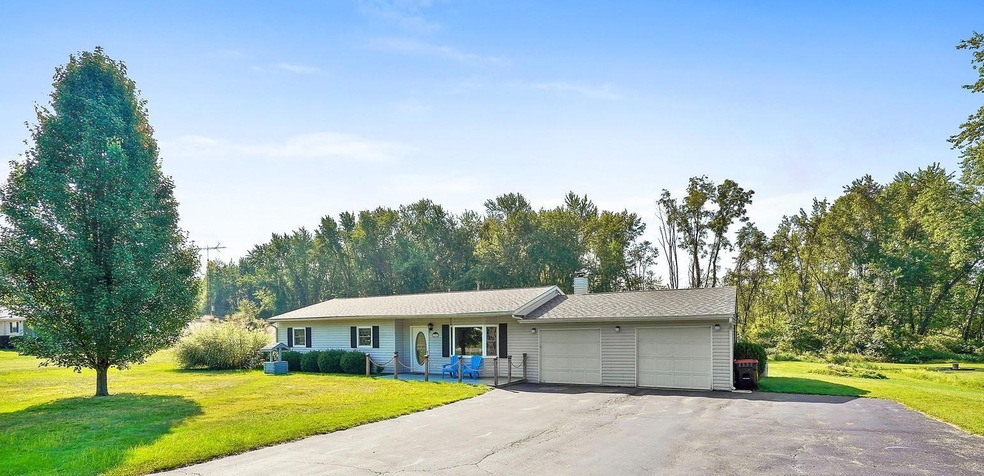 295 Harbor View Dr, Thornville, OH 43076 - photo 1