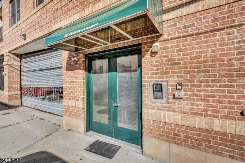 15 Tichenor Ln unit 405, Newark, NJ 07114 - photo 1