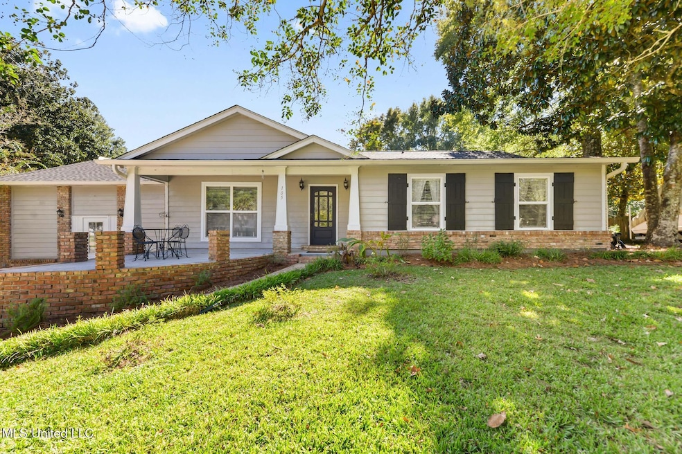 105 Reynolds Cir, Ocean Springs, MS 39564 - photo 1
