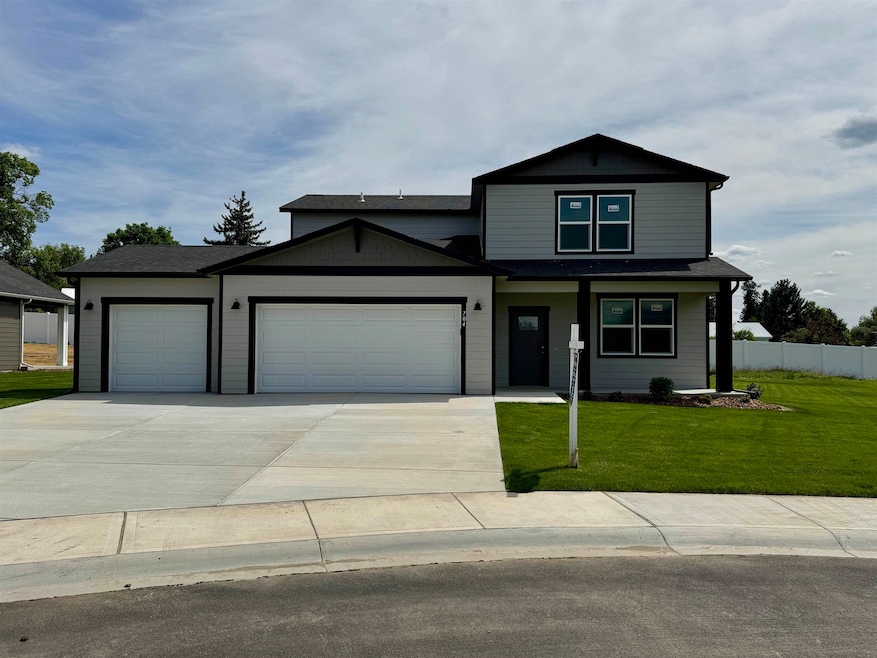 For Sale $559,900 • Co-Listing Agent