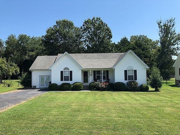 205 Russell St, Shelbyville, TN 37160 - photo 1