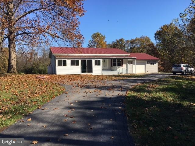 193 Heritage Ln, Berkeley Springs, WV 25411 - photo 1