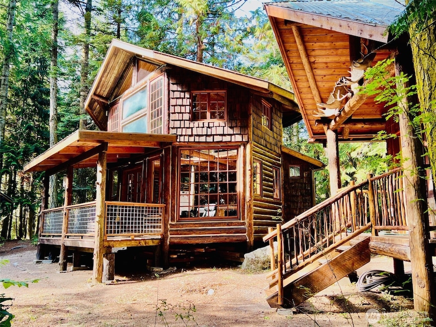 Very fun cabin and bunkhouse full of charm and character