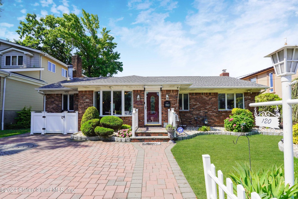 120 Montreal Ave, Staten Island, NY 10306 - photo 1