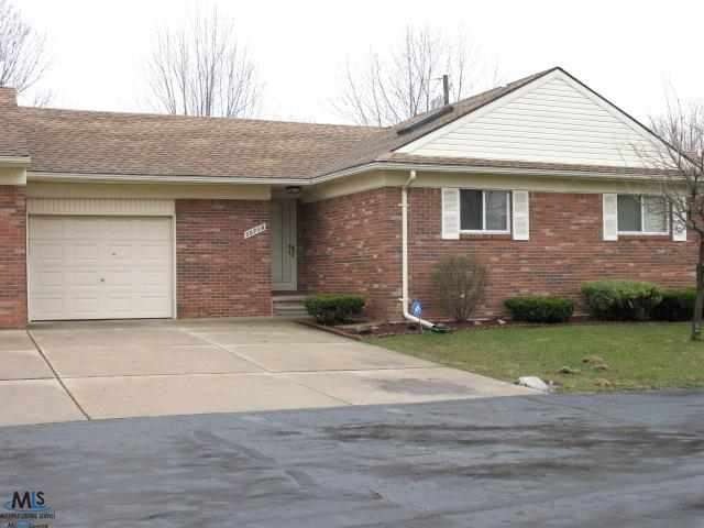 30714 Underwood Dr, Roseville, MI 48066 - photo 1