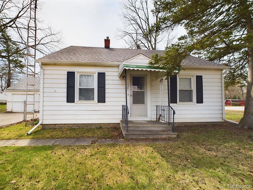 1025 W Decamp St, Flint, MI 48507 - photo 1